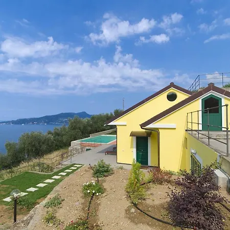 La Bianchina - House With Pool Villa Chiavari