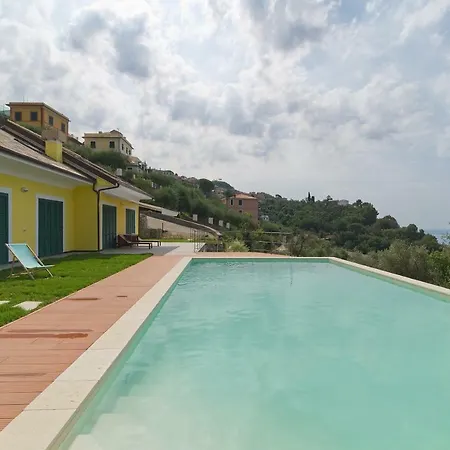 La Bianchina - House With Pool Villa Chiavari