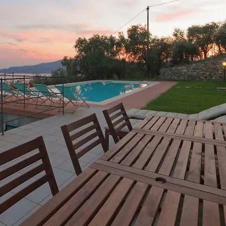 La Bianchina - House With Pool * Chiavari